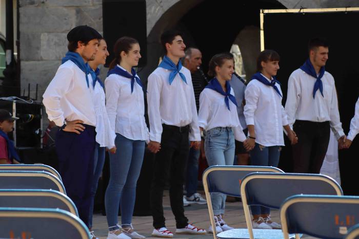 Dantzan igaro dute goiza Liz 9 1630841470542