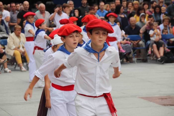 Dantzak, txistuak eta trikit 70 1565549112458