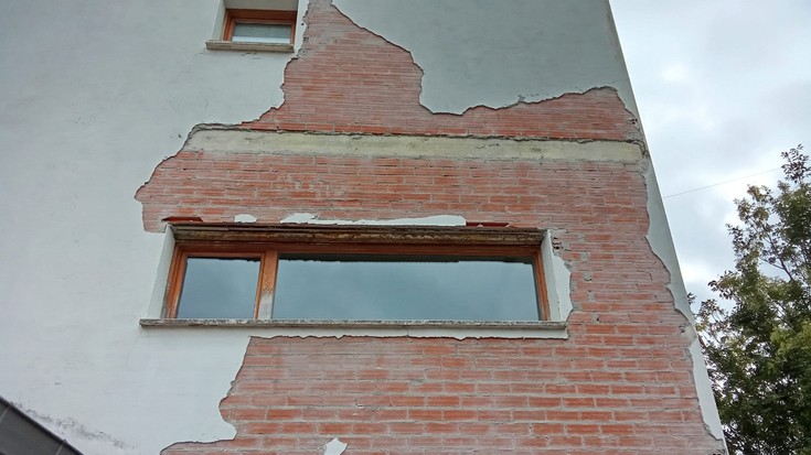 Amasako kultur etxeko fatxada konpontzeko lanak abiarazi ditu udalak