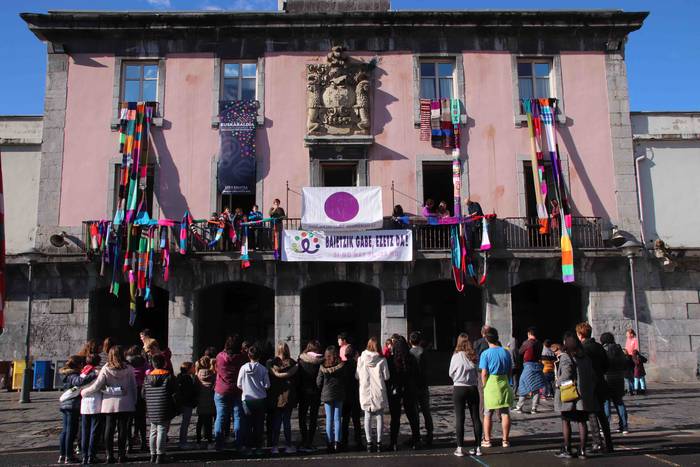 'Gora emakume anitzak eta go 35 1542976384119