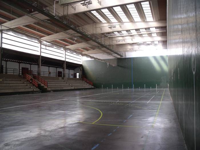 24 orduko areto futbol txapelketa, Uzturpe frontoian