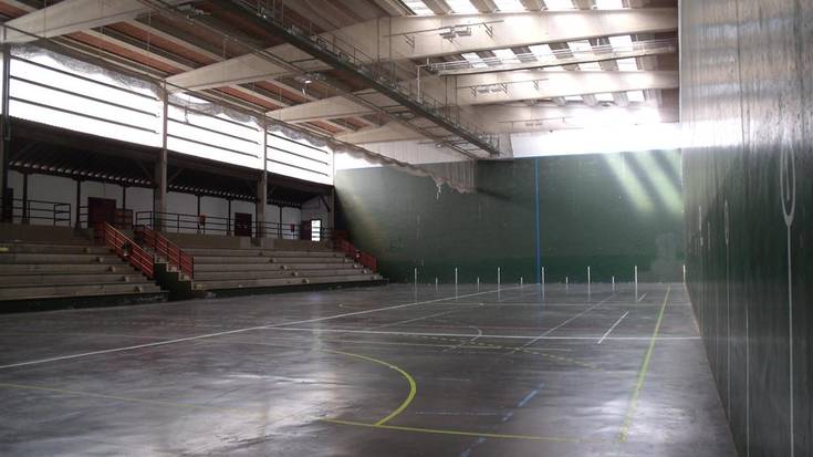 24 orduko areto futbol txapelketa, Uzturpe frontoian