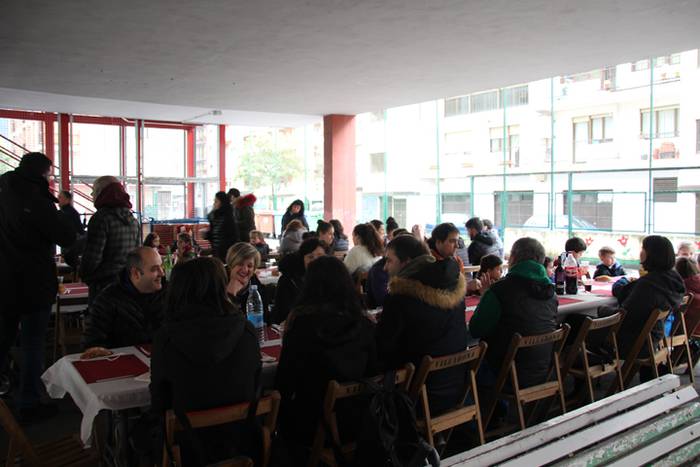 Dantzari eguna Villabonan 8 1521382763065