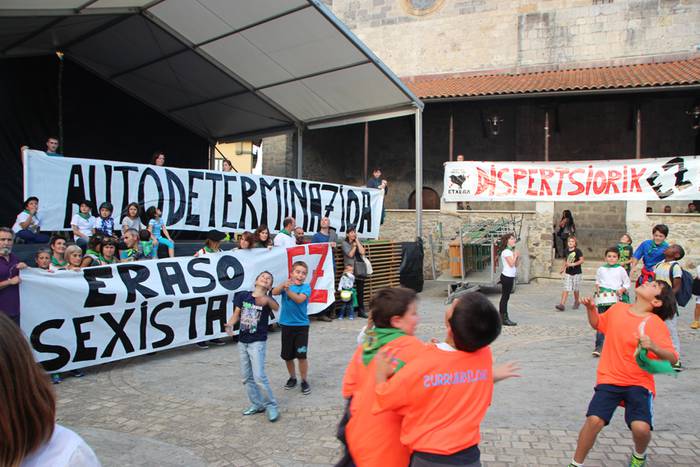 Irurako jaiak 2015 txupinazoa 32 1443204639806