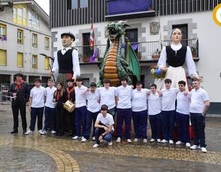 Herriko erraldoi berrituak aurkeztu dituzte Iruran