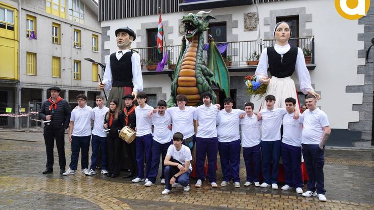 Herriko erraldoi berrituak aurkeztu dituzte Iruran