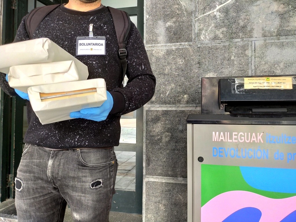 Udal Liburutegiak liburuak etxera eramateko zerbitzua jarri du martxan