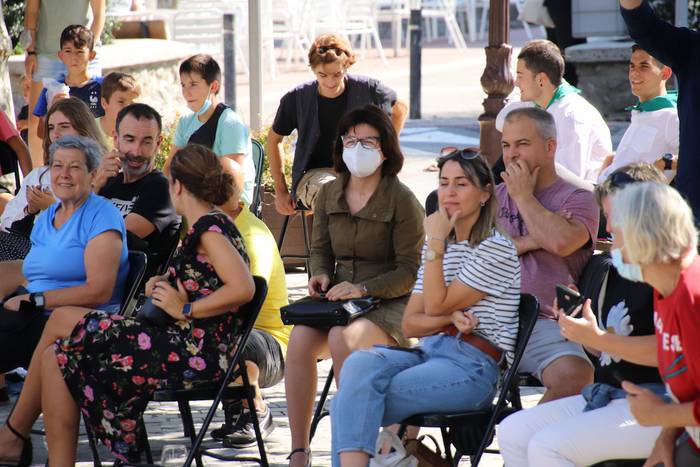 Berriro ere elkarri eskutik  50 1632576981312