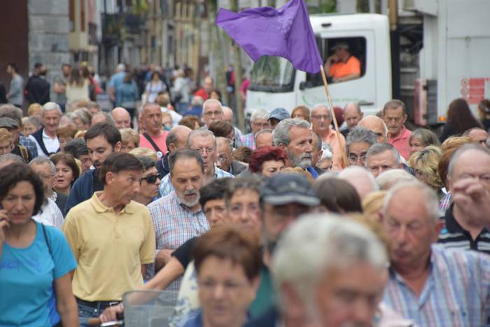 Pentsiodunen manifestazioa 45 1528548537675