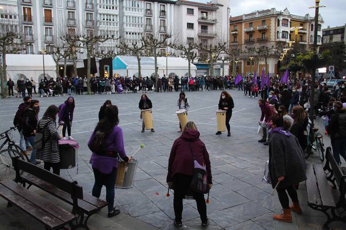 Emakumeek eskualdeko kaleak  17 1615231232751