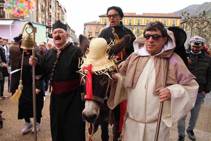 Konpartsa eta mozorroak Zald 11 1645972613861