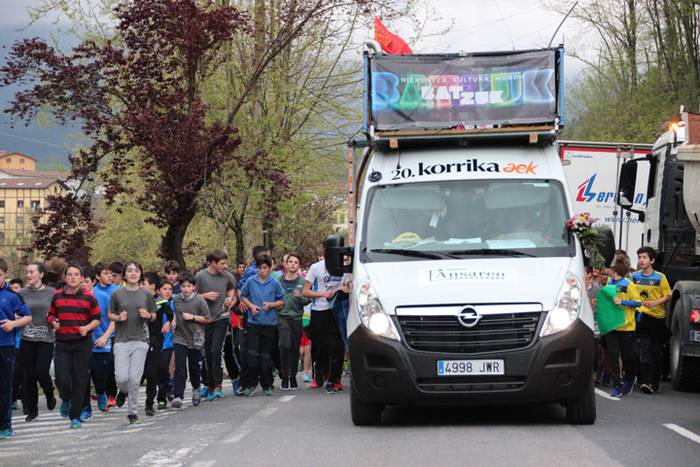 Euskararen ekilibristak 213 1491303319906