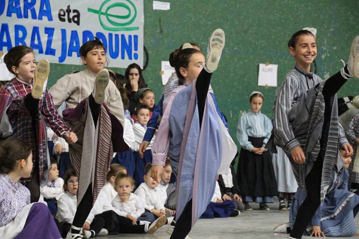 Dantzari txiki eguna anoetan 35 1463914952163