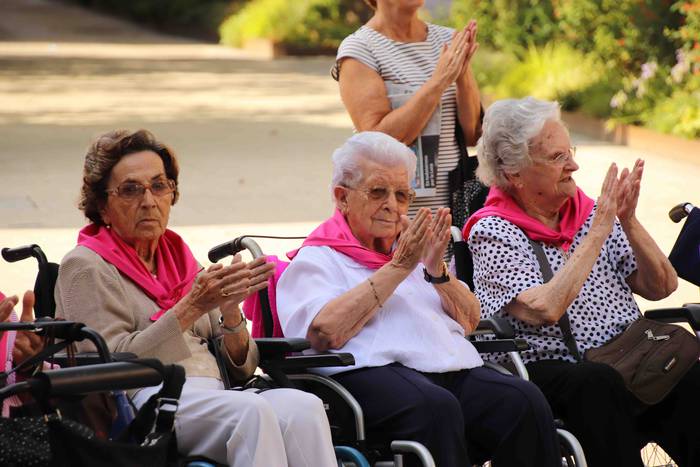 Helduenei dantza eginez hasi 13 1564057636917