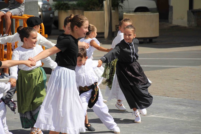 Emakumeak Adunako Axeri-dantzan, lehen aldiz - 30