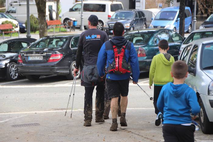 Zortzi herritatik barrena, H 6 1526225670374