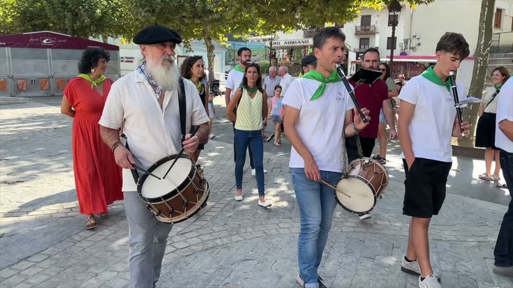 Udal korporazioari agurra dantzatu diote, San Migel Egunean
