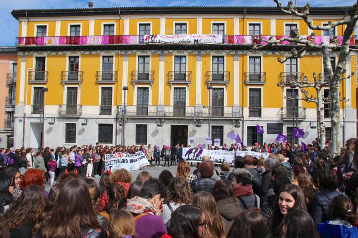 Egunerokorik ez, emakumerik  52 1520518501890