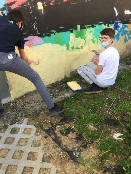 Danenako murala margotu dute Gaztezuloko kideek