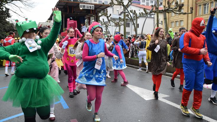 ‘Amiano’ eta ‘Mugi Mugi Toloxa’, inauterietako karroza eta konpartsa onenak