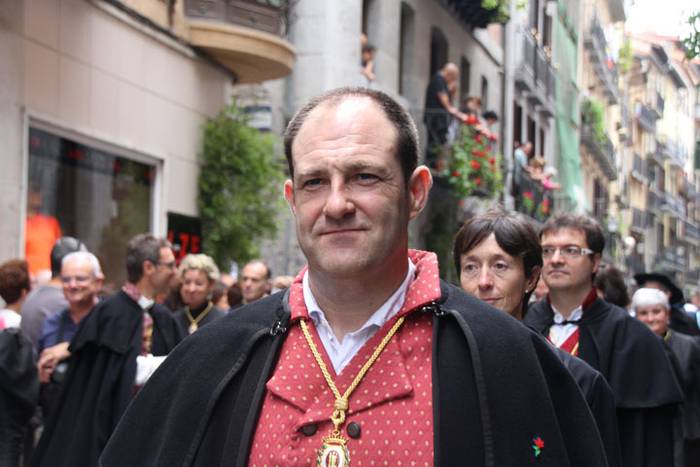 Santuek eta dantzariek poztu 97 1498312717146