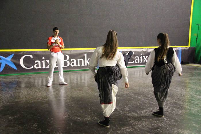 Opari politena, ikusleen itz 8 1624699747525