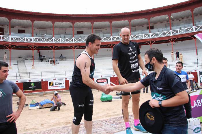 Izetatarrek jantzi dute txap 95 1624130545494