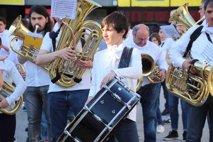 Banda Topaketa AV400Urte 10 1553970383663