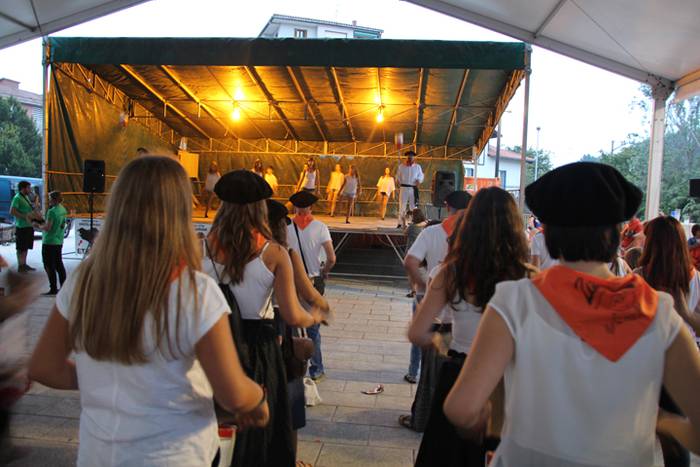 Elbarrenako festen hasiera 25 1473275803294