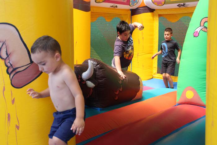 Helduak mahaiaren bueltan, e 19 1502640692210