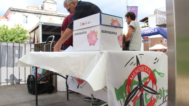 Poligono eolikoaren aurkako 1.548 sinadura bildu dituzte