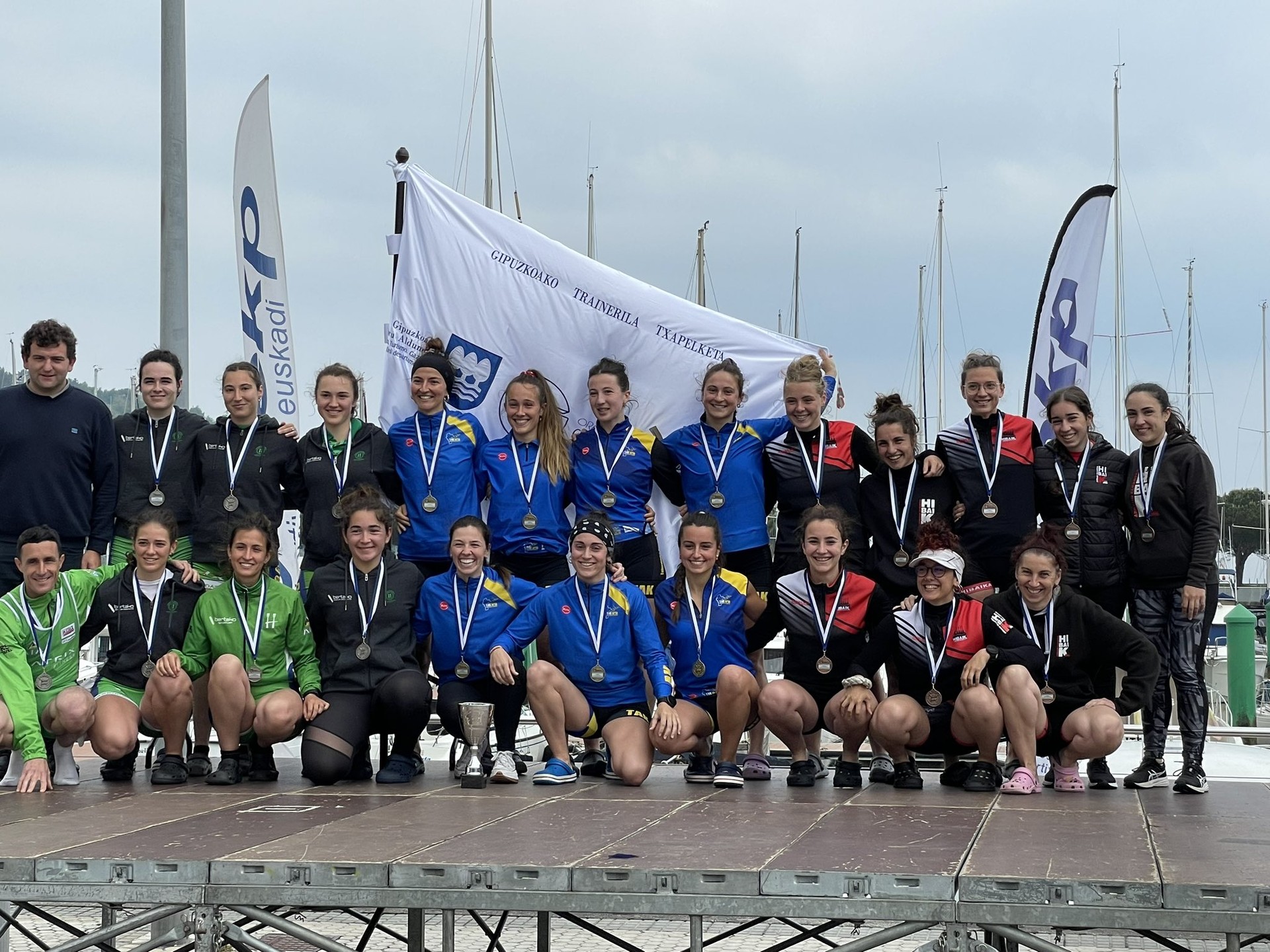 TAK-eko arraunlariak, bi aldiz txapeldun Hondarribian