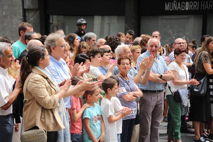 Santuek eta dantzariek poztu 147 1498313000504