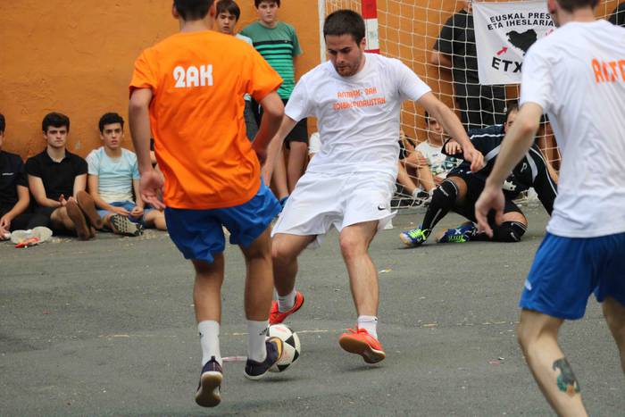 Antrax taldeak irabazi du Sa 71 1532516032396