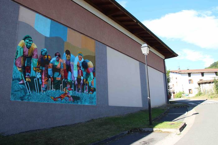 Zuri-beltzeko argazkia, kolo 10 1597830355571