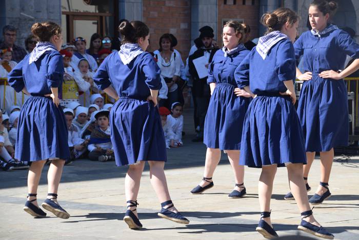 Dantzari txikiak, goizeko pr 82 1491666885046