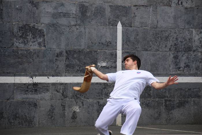 Behar Zana 70. urteurrena errebotea 24 1465127727751