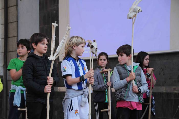 "Azti, prest, irribarra!" 14 1647719507490