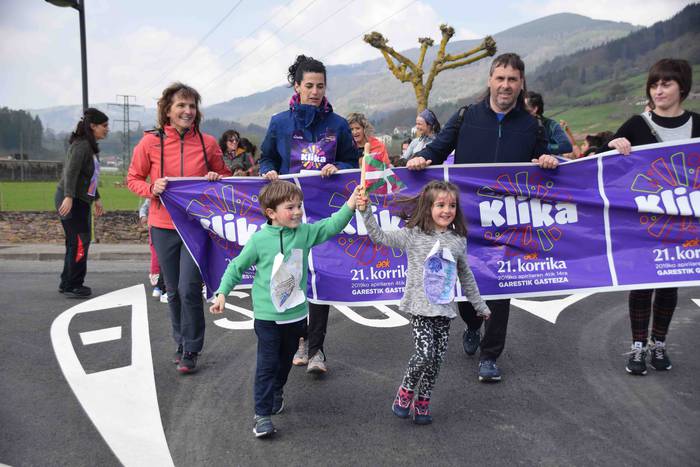 Eskuz esku ibili dute lekuko 22 1555085925858