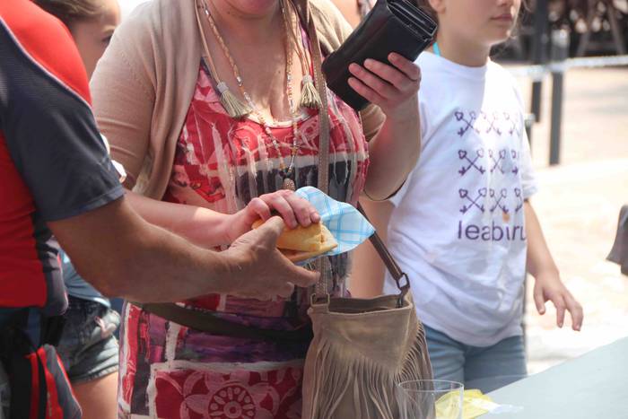 Aparrez busti dira Leaburun 32 1530444739872