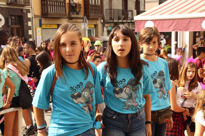 Kalean gora eta behera, kuad 64 1564506827575