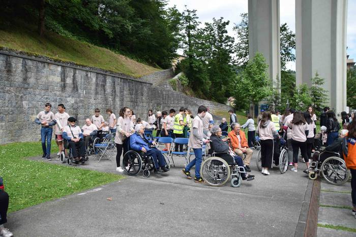 Haur eta helduen arteko II.  90 1560343300405