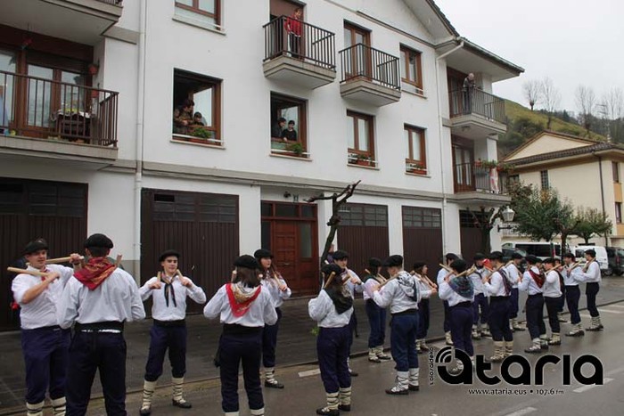 Talaiak tanten azpian ere dantzan - 38