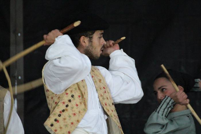 Irurako festak 2015 buruhandiak 48 1443465702426