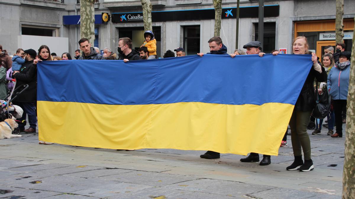 Ukrainarekiko elkartasuna adierazi du eskualdeak