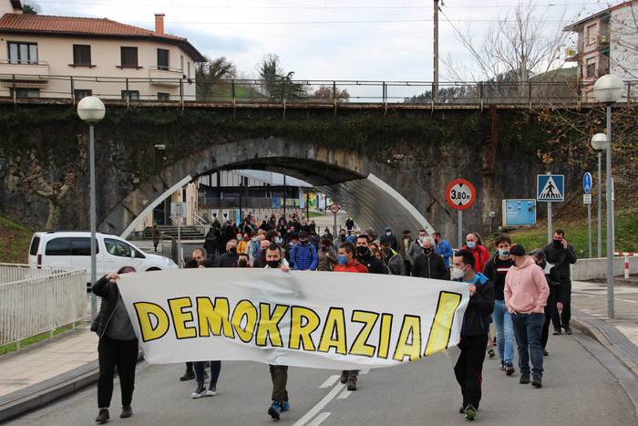 "Demokrazia" eskatuz eskuald 9 1608393011461