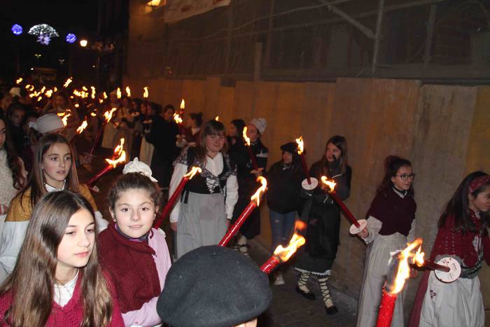 Errege magoen desfilea tolos 26 1546717638429