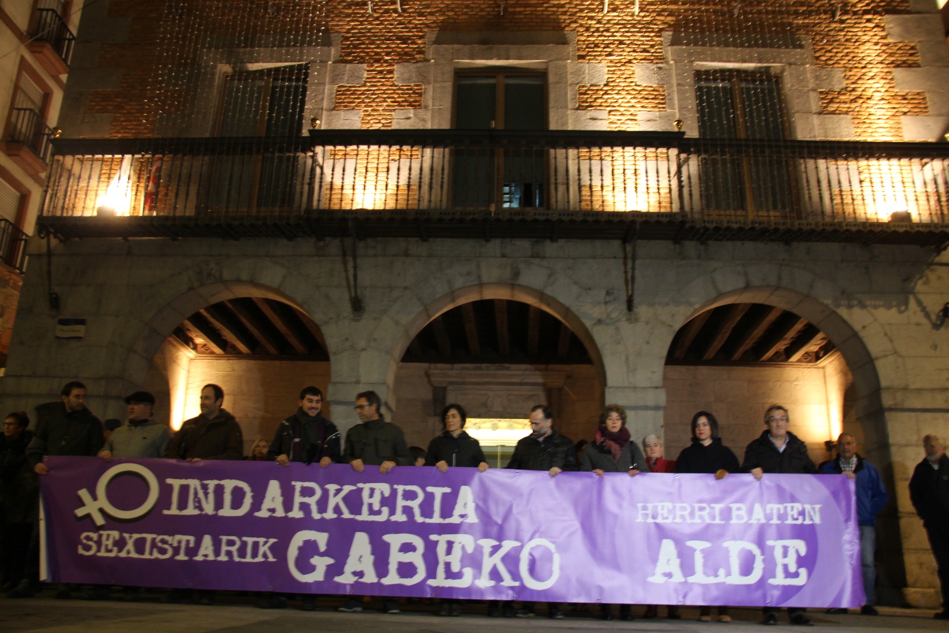 Indarkeria matxistarik gabeko eskualde baten alde, zutik