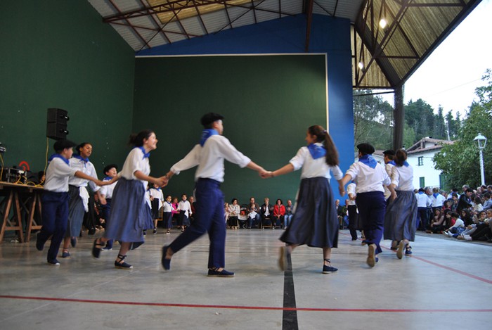 Gaueko parranda luzatuko da Ugarten