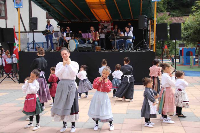 Euskal dantzek harrobia dute 94 1567950097314